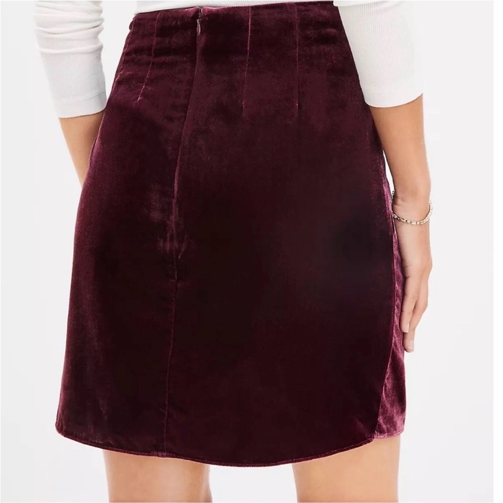 Loft Twist Front Velvet Burgundy Shift Skirt Size 2 - Picture 2 of 7